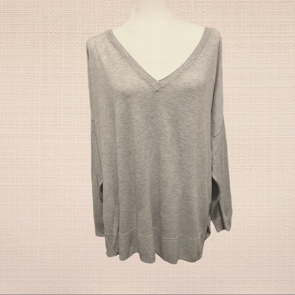 Gray cold shoulder lightweight knit top 3x - Picture 4 of 5